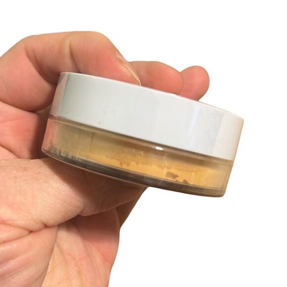 Revolution Beauty Makeup Obsession Pure Bake Baking Powder, Topaz - Picture 3 of 3